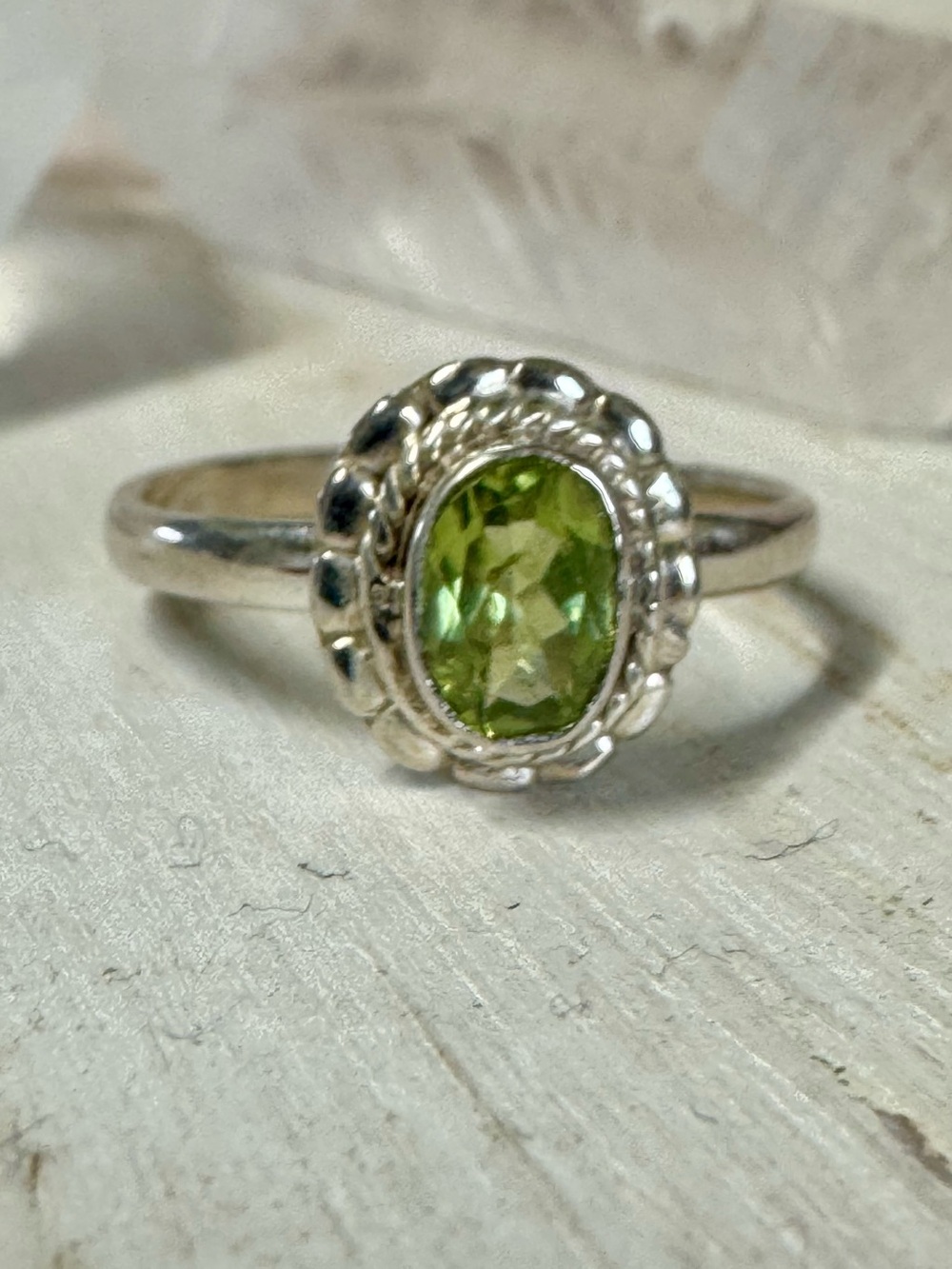 Sterling Silver Peridot Faceted Oval Gemstone Ring - Size 8